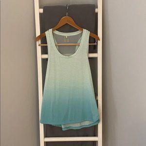 Carrie Underwood workout top